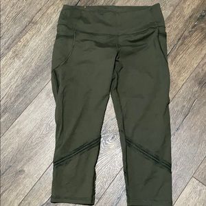 Victoria Sport Knockout Capri legging size Large